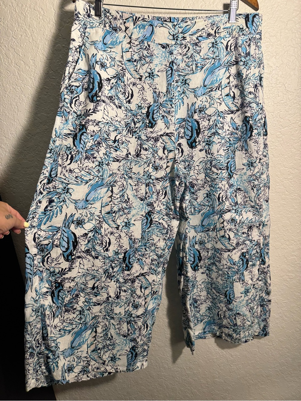 Tahari Linen White and Blue Bird and Floral Wide-Leg Pants - Picture 2 of 9